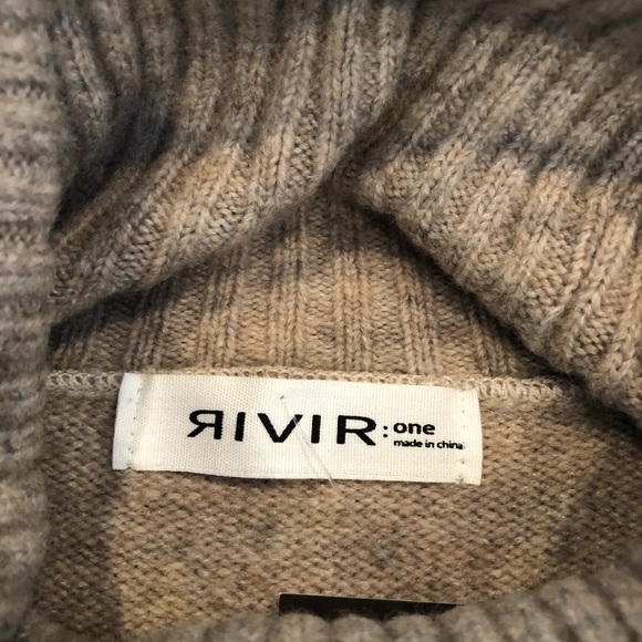 *RELISTED* Oatmeal Turtleneck Sweater Dress NWT Women’s Size Small - Picture 5 of 7